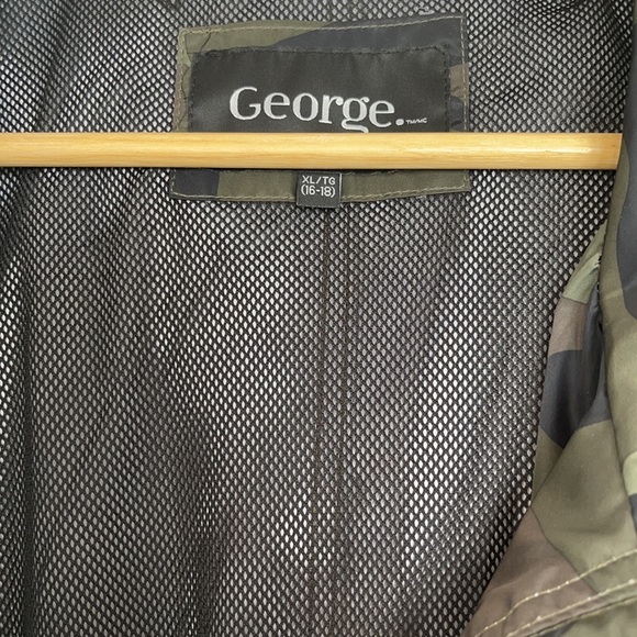 Camo wind breaker size 16-18 (Large) - Picture 8 of 11